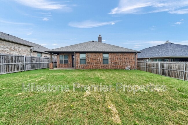 Building Photo - 3418 Ballam St