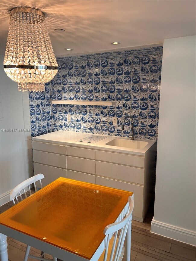 Building Photo - 1100 West Ave