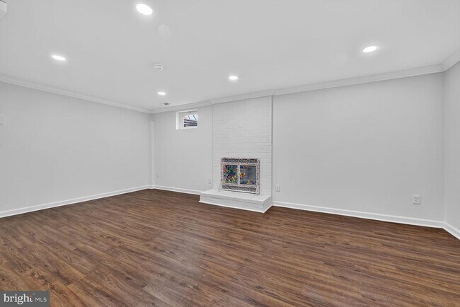 Building Photo - 7426 Hallcrest Dr
