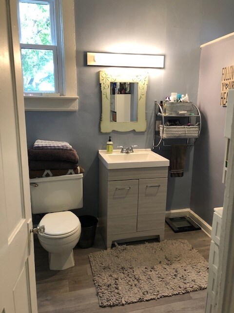 Upstairs bathroom - 2227 N Marion St