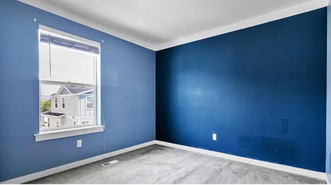 Building Photo - Your Next Home Awaits!