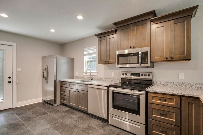 Building Photo - 349 Will Rogers Dr