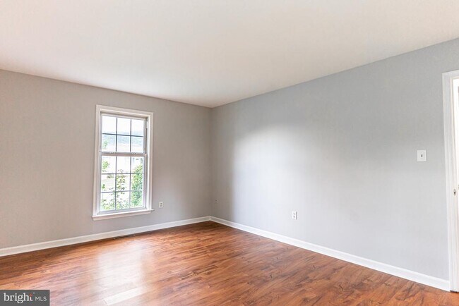 Building Photo - 121 Nottingham Ct