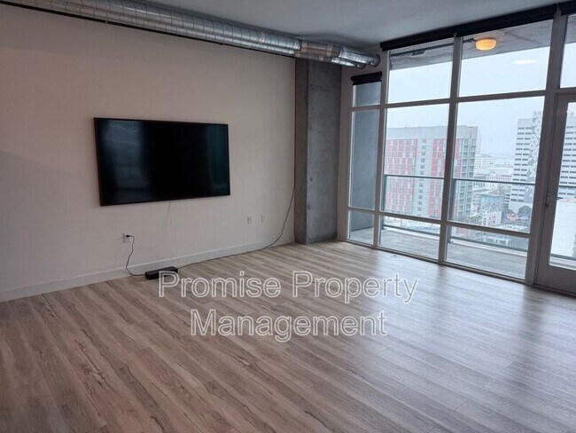 Building Photo - 1080 Park Blvd