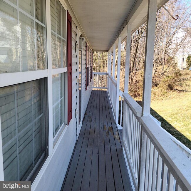 Building Photo - 135 Hill Valley Dr