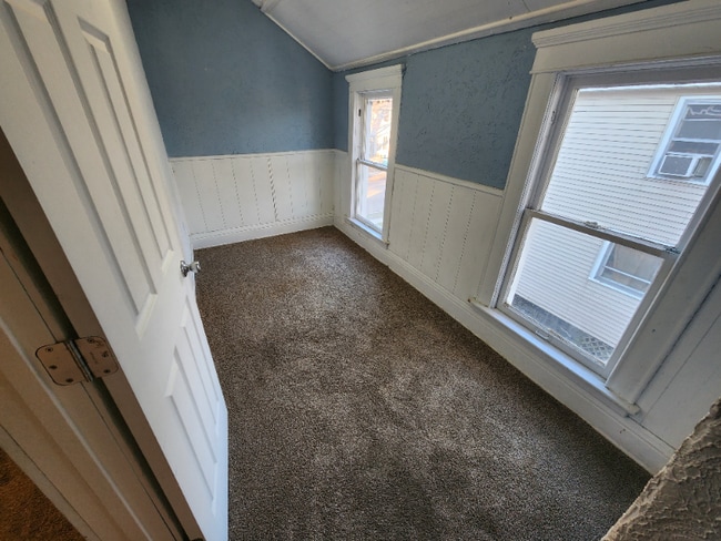 Building Photo - 214 E Belmont St