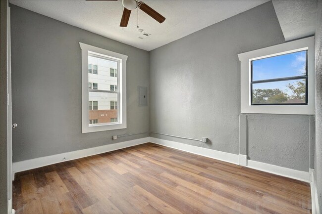 Building Photo - 156 N Tucker St