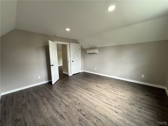 Building Photo - 614 N Mcbride St