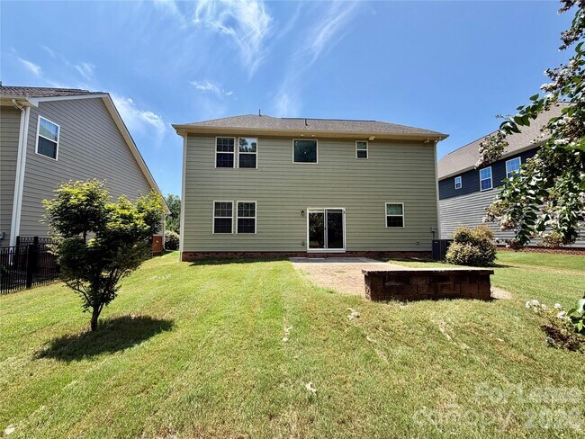 Building Photo - 4019 Oakmere Rd