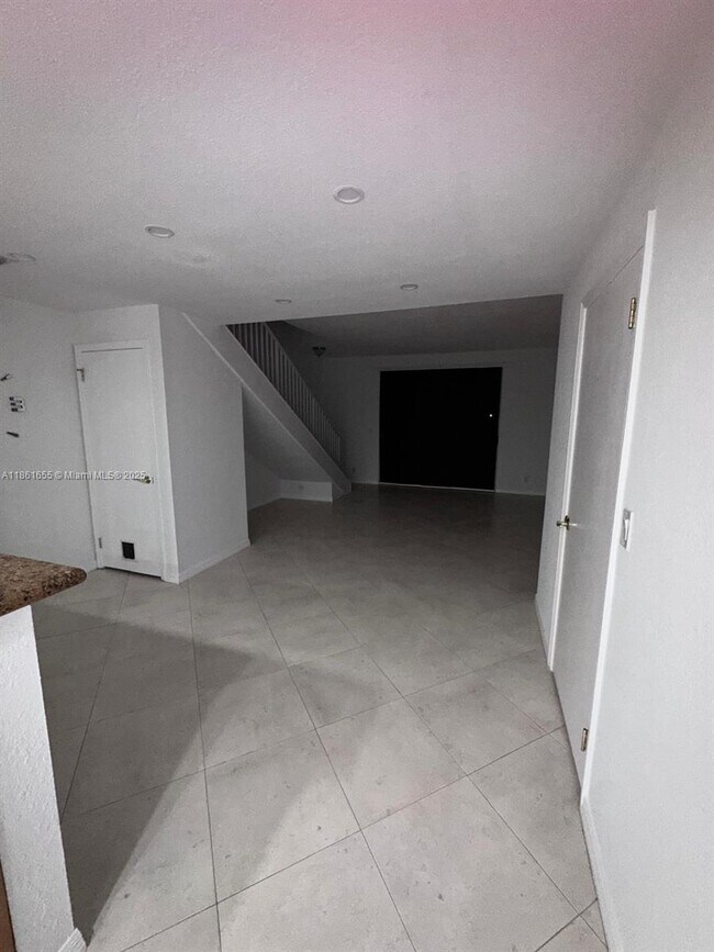 Building Photo - 991 Sevilla Cir