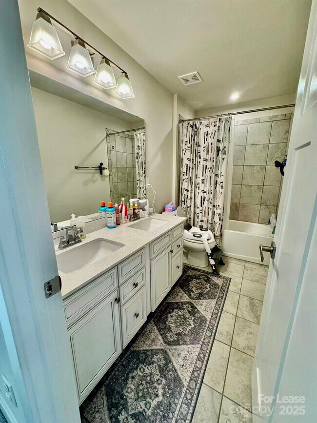 Building Photo - 4735 Green Mountain Dr