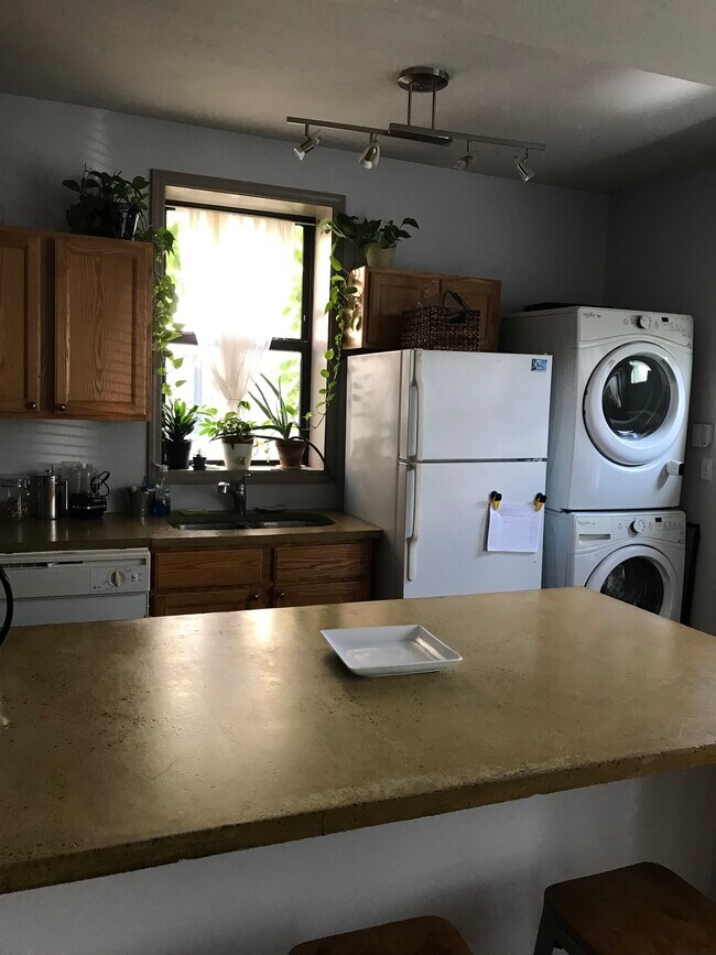 Kitchen - 653 E. 50th Place