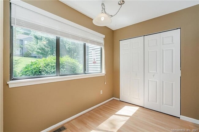 Building Photo - 128 Conestoga Way