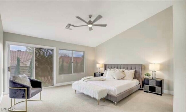 Building Photo - 2608 Desert Sands Dr