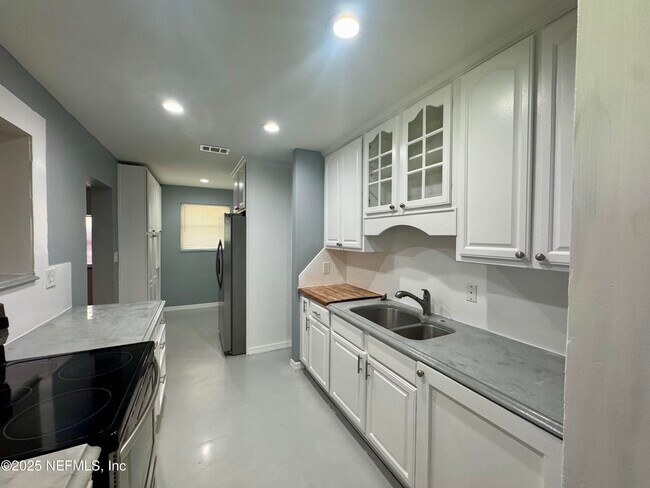 Building Photo - 2366 Betsy Dr
