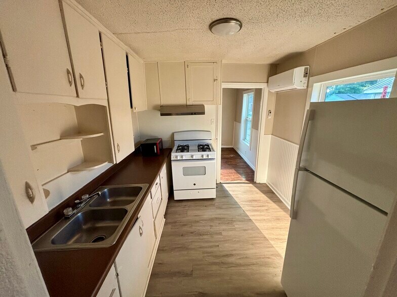 Kitchen - 315 Ritchey St