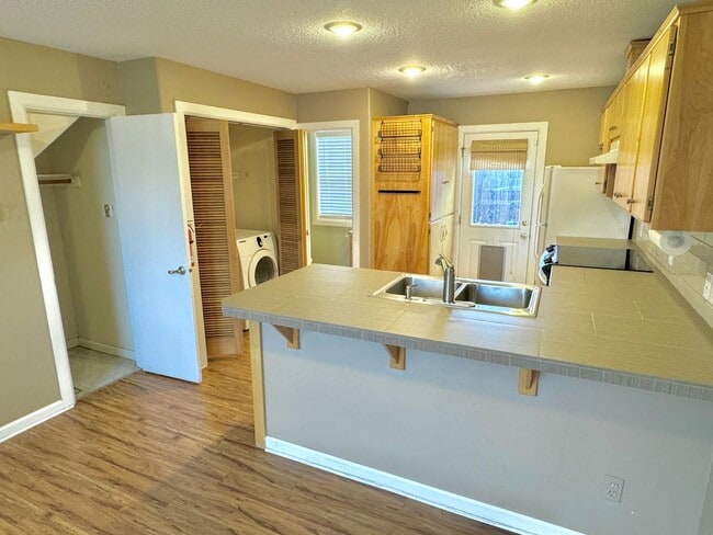 Building Photo - Boise Neighborhood 2-Story with A/C, Attached Garage, Fenced Backyard