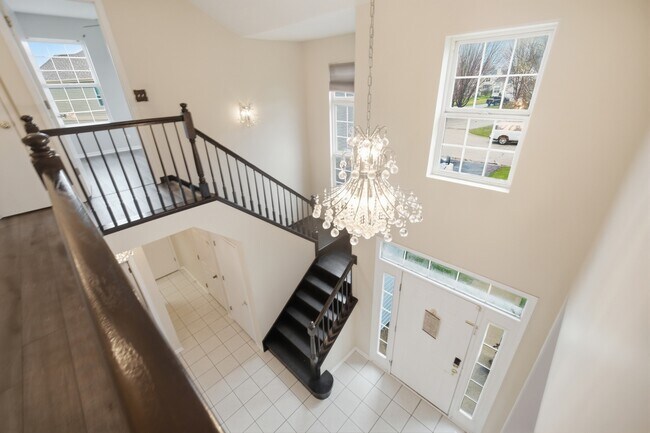 Building Photo - 512 Normandy Ln