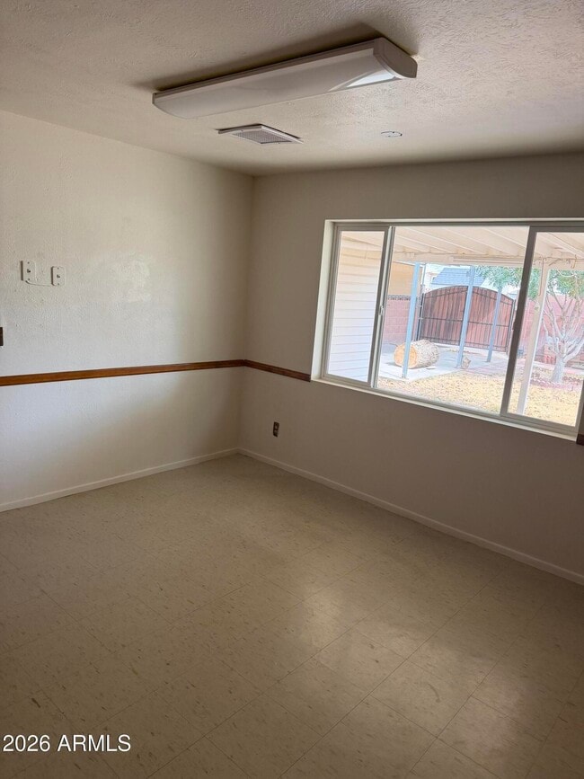 Building Photo - 2426 W Echo Ln