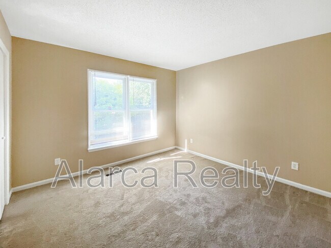 Building Photo - 3134 Driftwood Dr