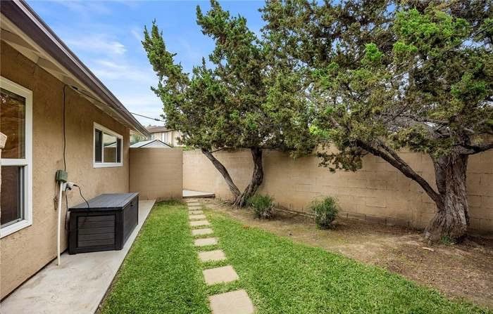 Building Photo - 404 E Riverboat Way