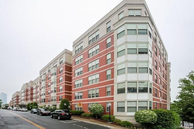 Building Photo - 300 Mamaroneck Ave