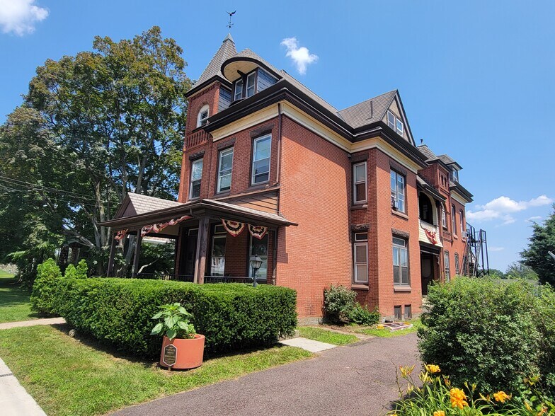 Building Photo - 364 N York St