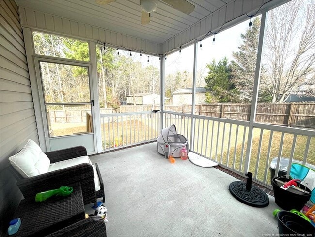 Building Photo - 352 Old Field Loop