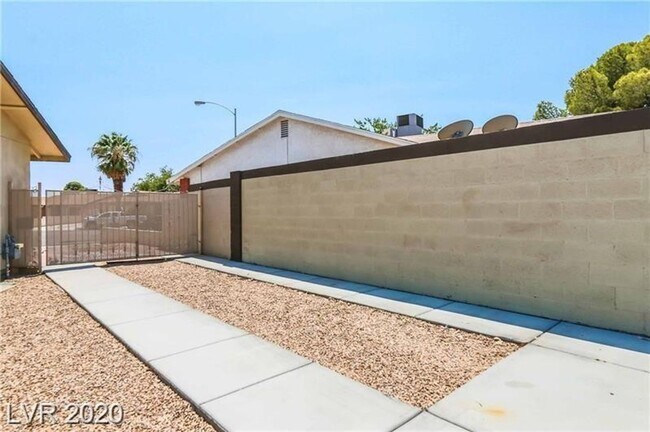 Building Photo - Charming Spring Valley Retreat with Oversized Lot & Casita!