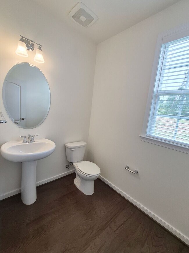 Building Photo - 15 Sweet William Dr
