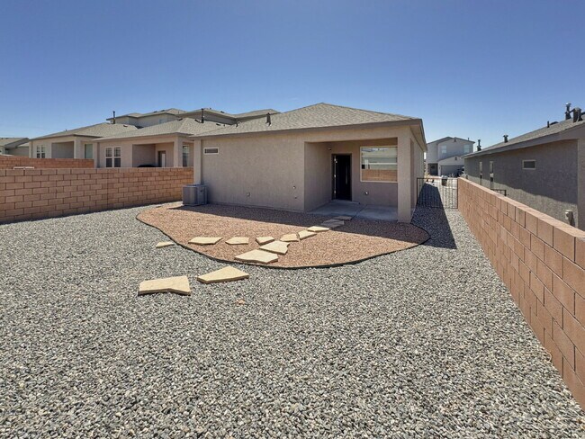 Building Photo - Nearly new construction!