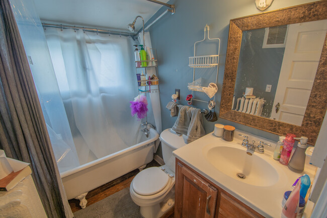 Master Bathroom - 1075 14th ave se