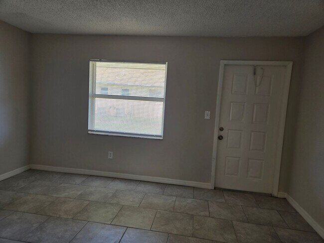 Building Photo - 1300-1306 Melody Ln