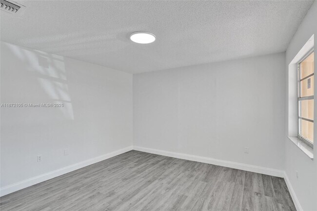 Building Photo - 3074 SW 17th St