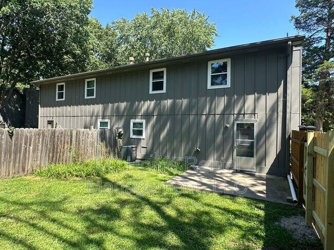Building Photo - 104 NE Frst Ave