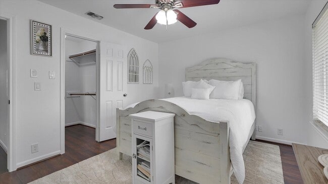 Building Photo - 2608 Bering Dr