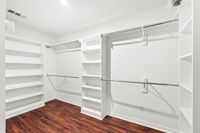 Building Photo - 8912 Wildwood Way