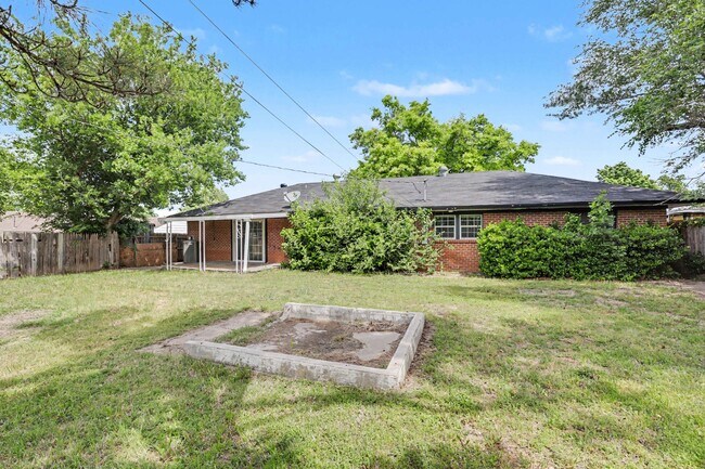 Building Photo - 2236 SW 59th Pl