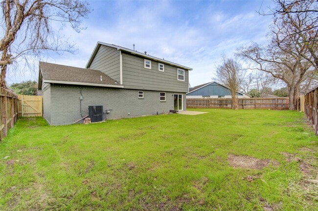 Building Photo - 7411 Trabajo Dr