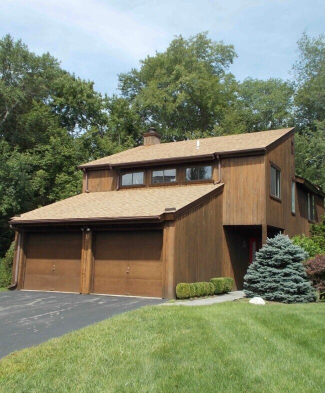 Primary Photo - 15 Lantern Cir