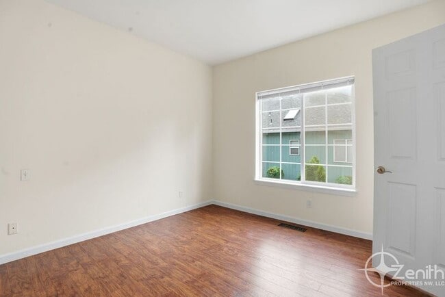 Building Photo - 419 NE 7th Ave