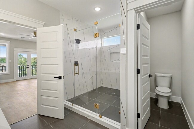 Building Photo - 5000 Higgins St