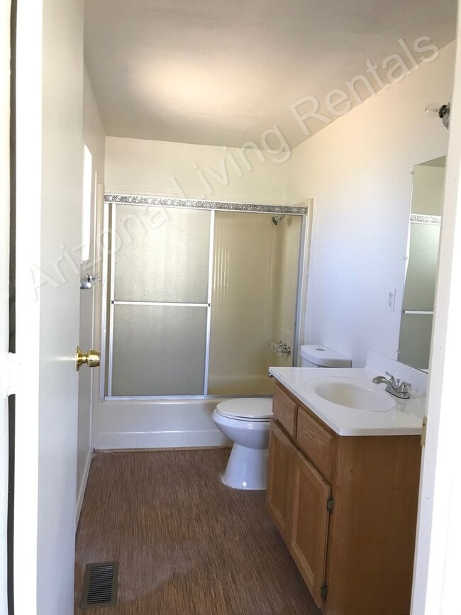 Building Photo - SPACIOUS THREE BEDROOM