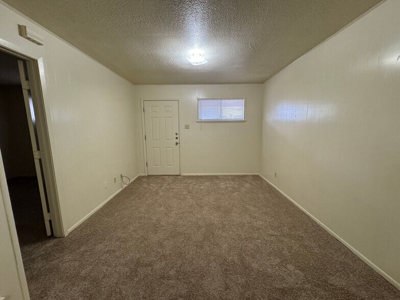 Building Photo - 808 Safady Ave