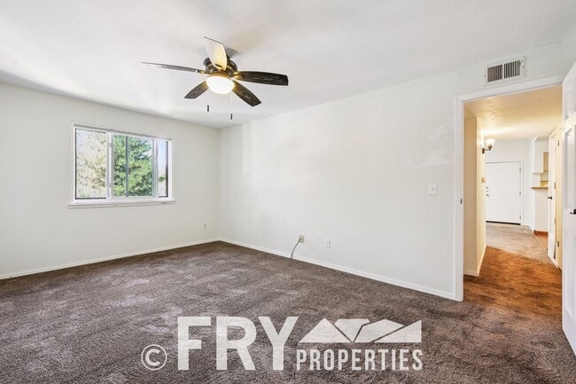 Building Photo - Great Condo In Windsor Community