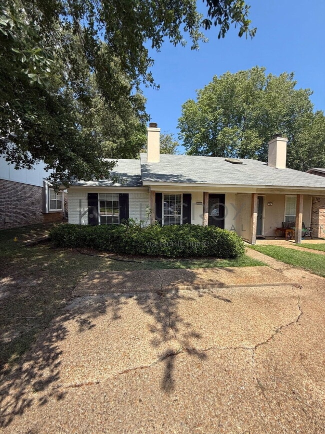 Building Photo - 23 Meadowoods Pl