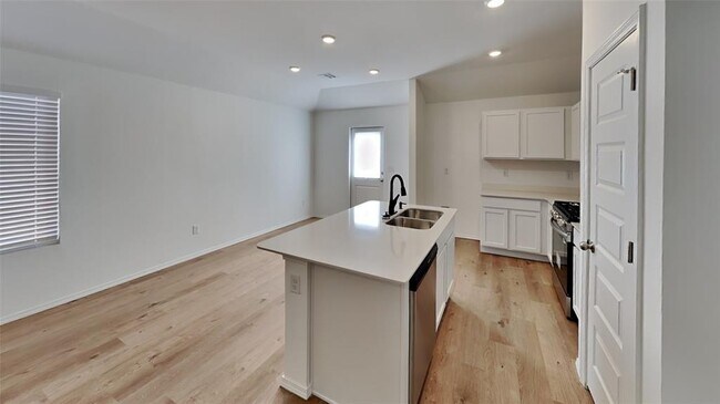 Building Photo - 10040 Appaloosa Ln
