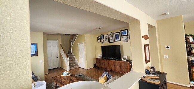 Building Photo - 4BD 2.5BA House with 2 Car Garage