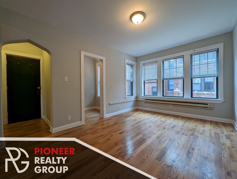 Building Photo - 4407 N Wolcott Ave