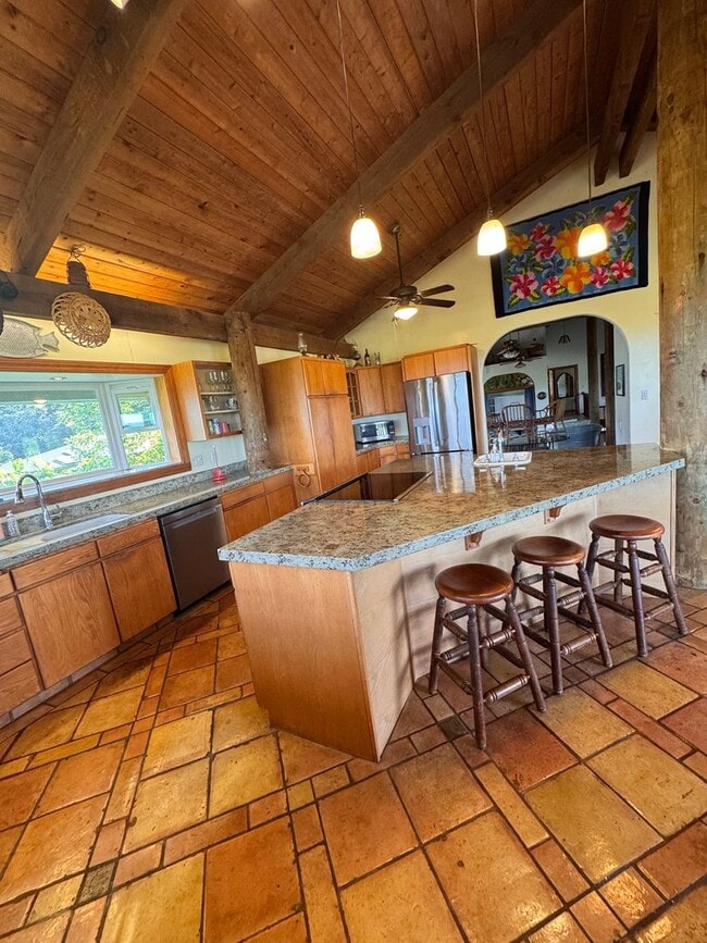 Building Photo - Prime location, large custom home near Wai...